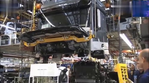 匠心雕琢 探秘奔馳卡車內飾件組裝工藝的極致魅力
